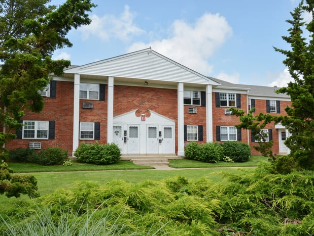 Images Country Manor Apartments