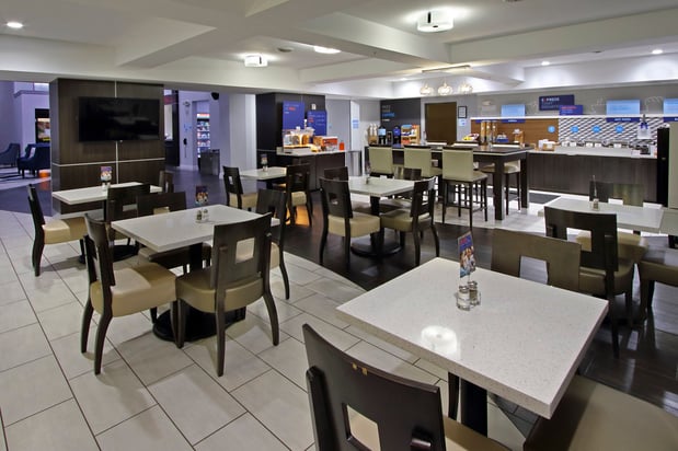 Images Holiday Inn Express & Suites Houston North - IAH Area by IHG