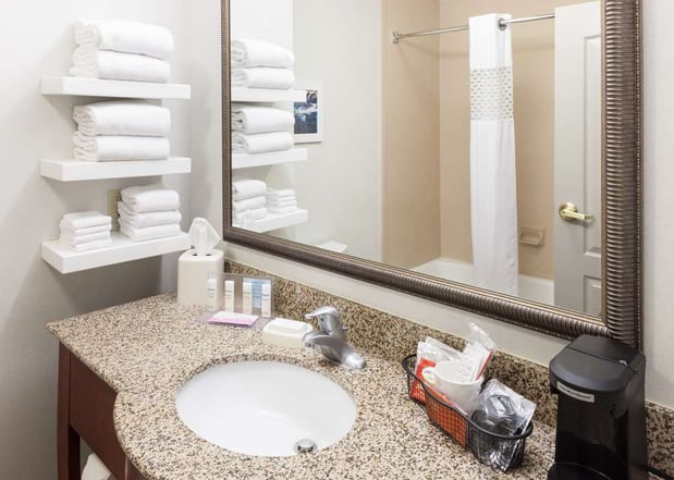 Images Hampton Inn & Suites Cedar Rapids - North