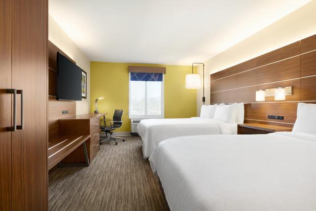 Images Holiday Inn Express & Suites Philadelphia - Mt. Laurel, an IHG Hotel