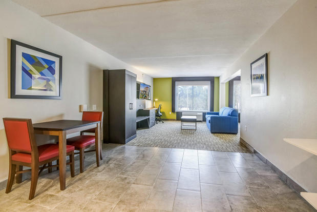 Images Holiday Inn Express & Suites Longview North by IHG