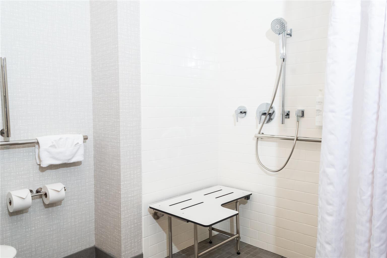 Guest room bath 