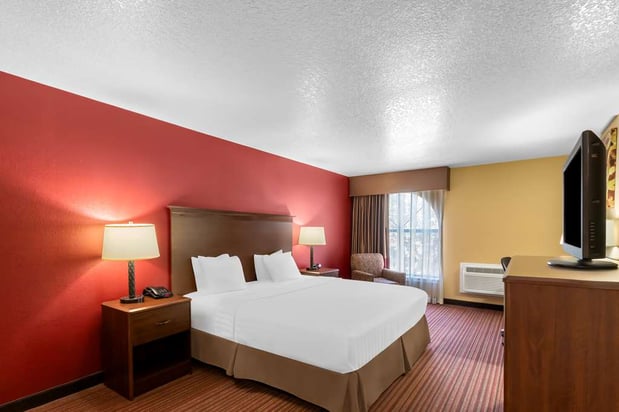 Images SureStay Plus by Best Western San Antonio Fiesta Inn
