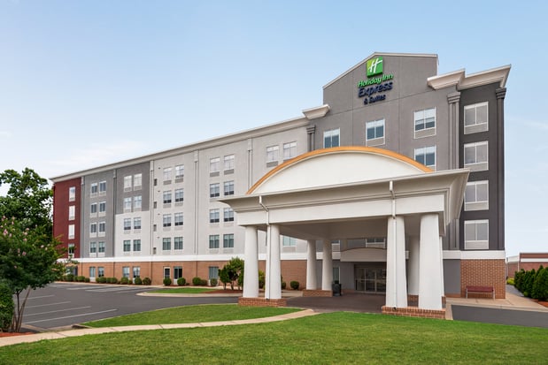 Images Holiday Inn Express & Suites Fredericksburg by IHG