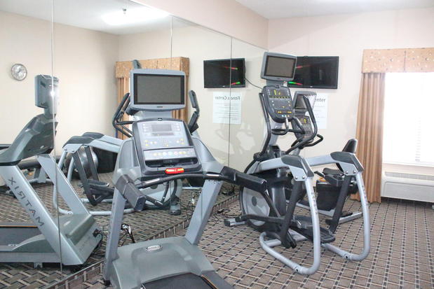 Images Holiday Inn Express & Suites Kansas City-Liberty (Hwy 152) by IHG