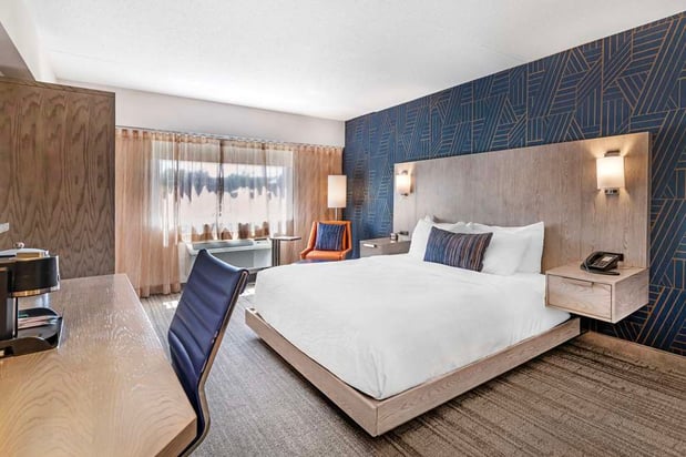 Images Best Western Plus Landmark Inn