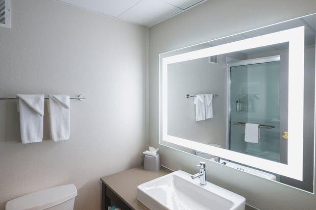 Images Holiday Inn Express & Suites Marquette by IHG