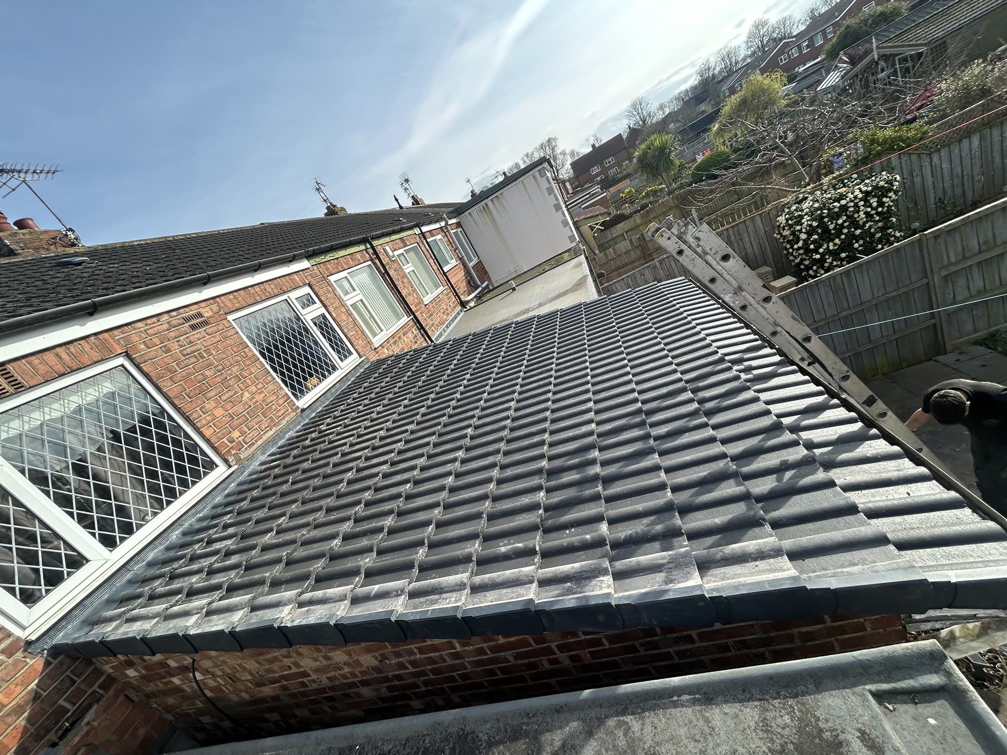 J&B Roofing Specialists Cottingham 07375 366681