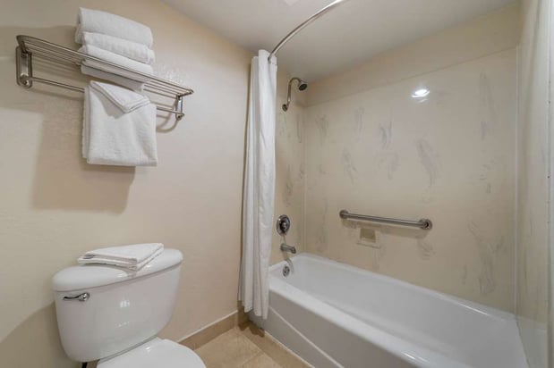 Images Best Western Plus Northwoods Inn