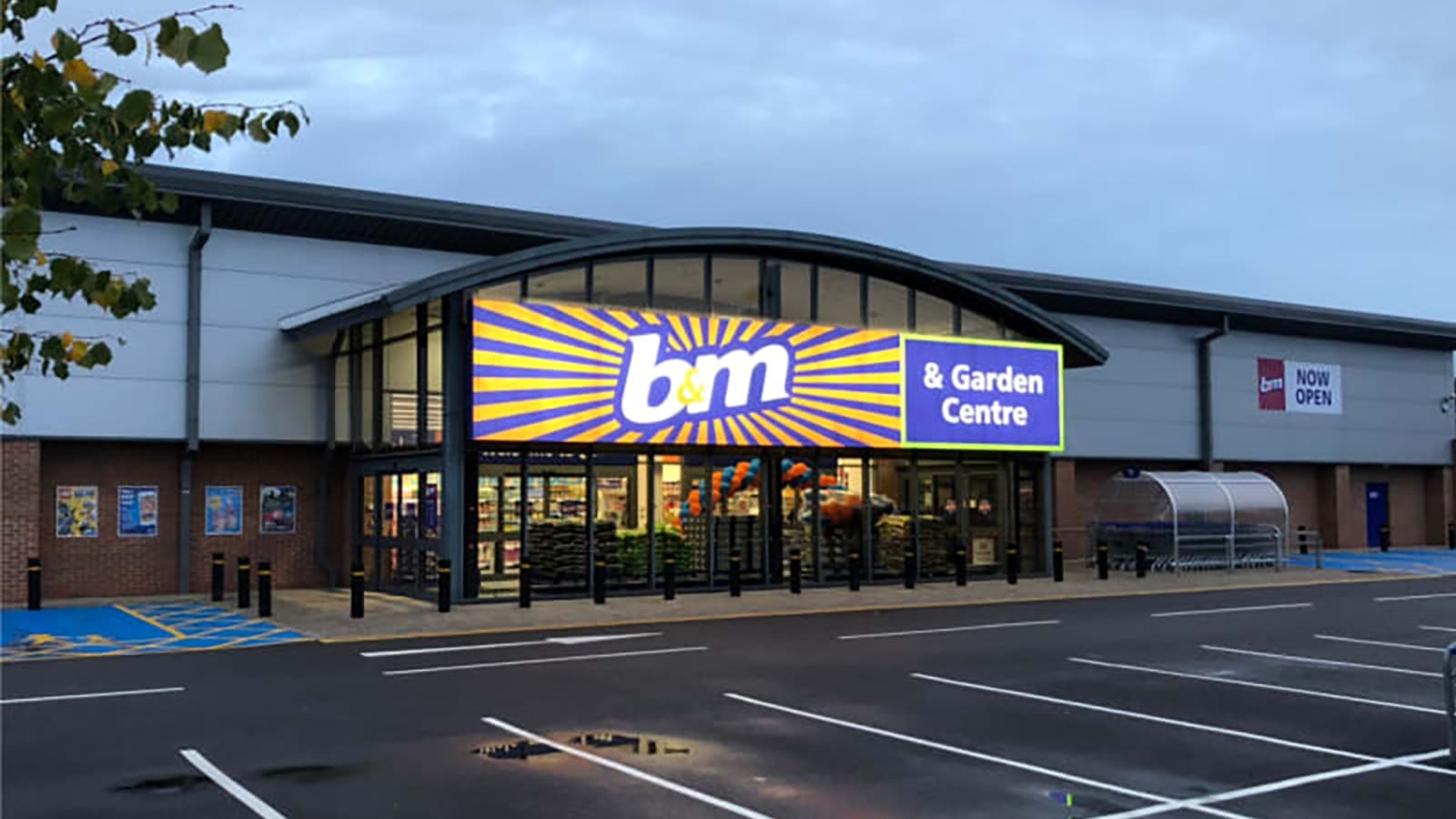 Images B&M Store with Garden Centre