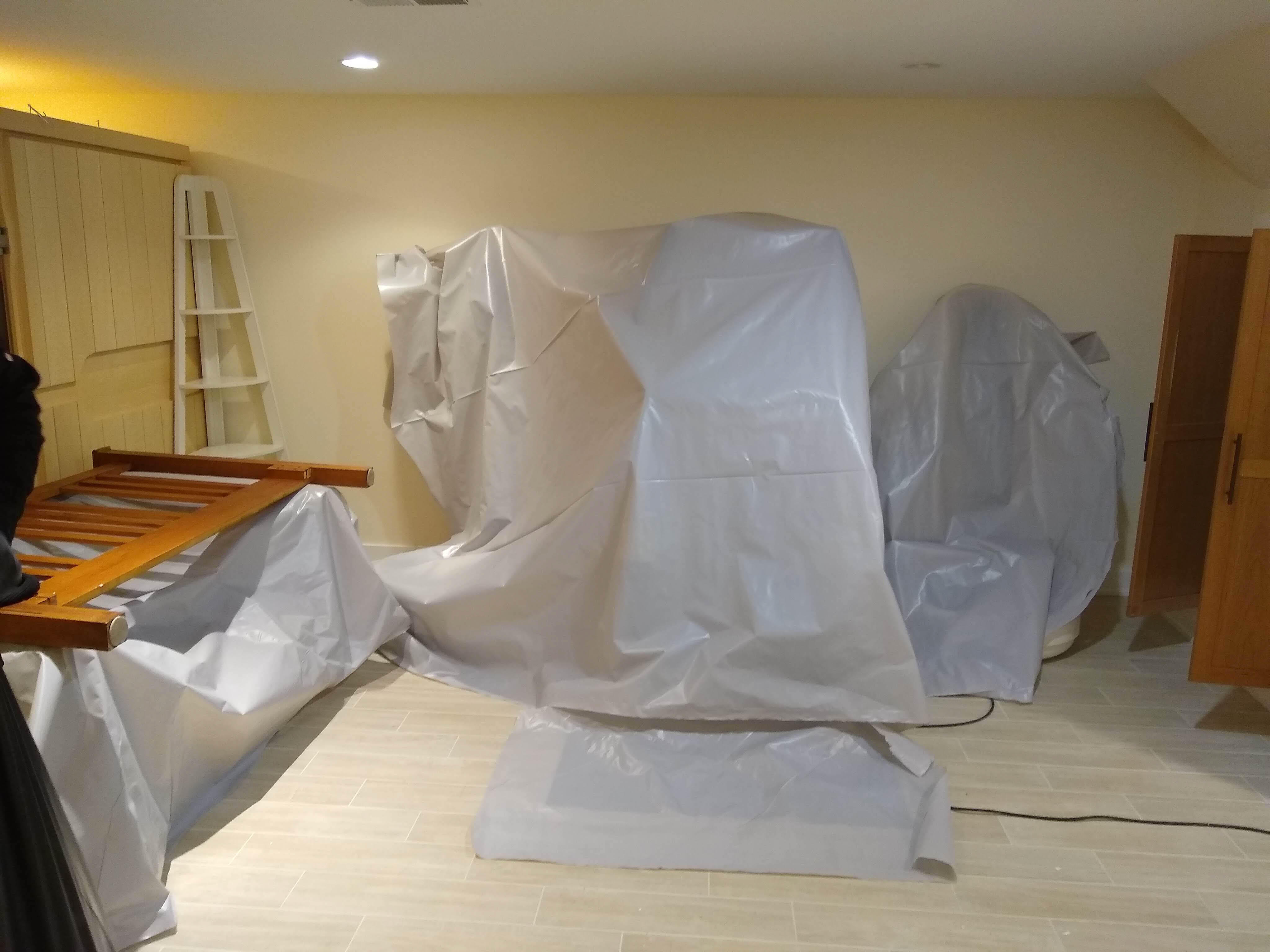 While every water damage situation is different, the process our professionals adhere to stays consistent. Our specialists make sure your belongings are secure while restoring the damaged area.