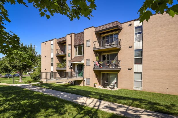 Images Summit Trace Apartments