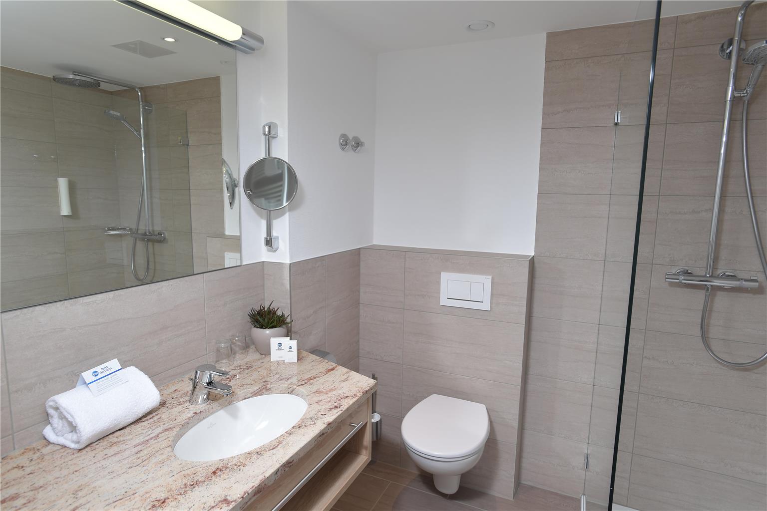 Best Western Queens Hotel Pforzheim-Niefern, Pforzheimer Strasse 52 in Niefern
