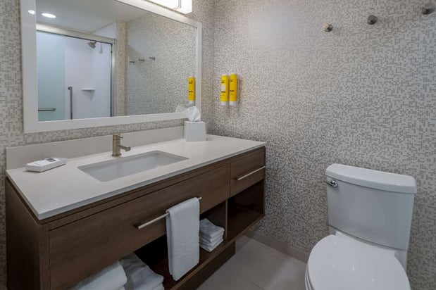 Images Tru by Hilton Pensacola Airport Medical Center