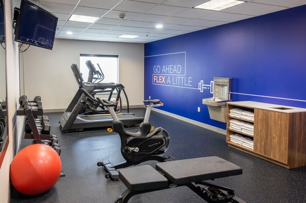 Images Holiday Inn Express & Suites Wichita Airport by IHG