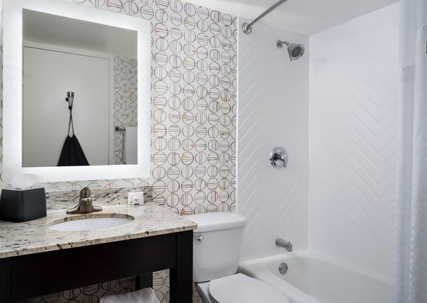 Images Holiday Inn & Suites Marlborough by IHG