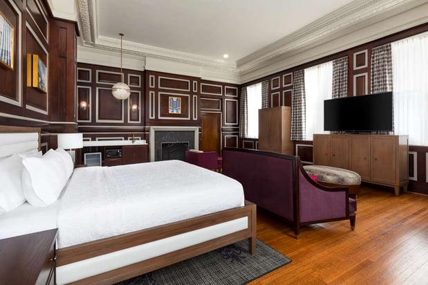 Images Hampton Inn & Suites Baltimore Inner Harbor