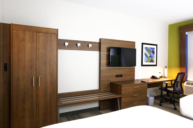 Images Holiday Inn Express & Suites Houston IAH - Beltway 8 by IHG