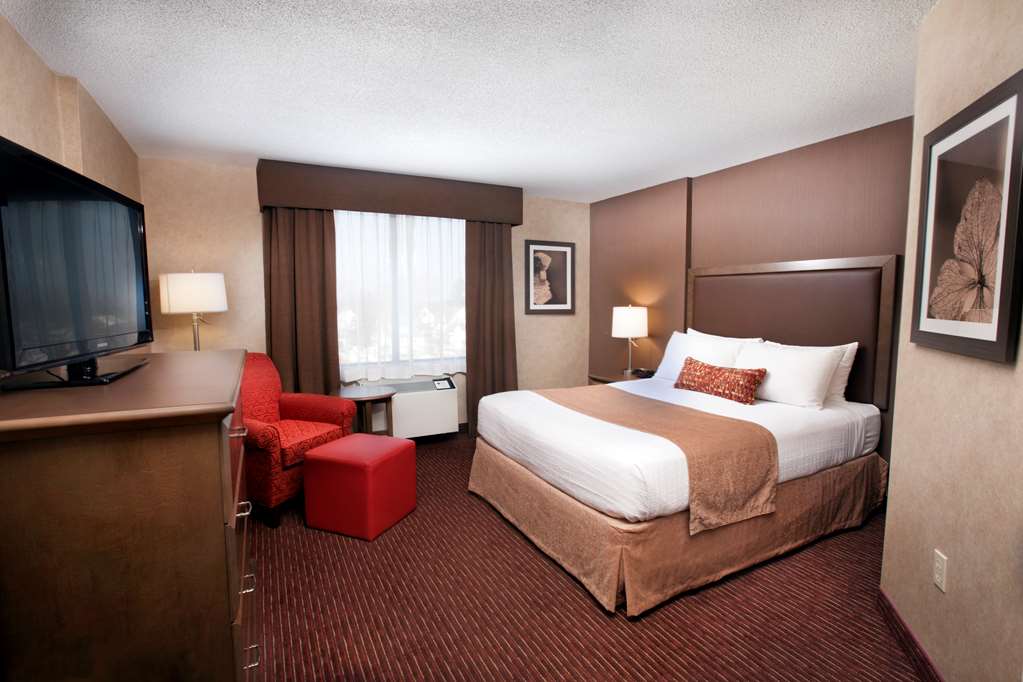 Tower 1 Queen Bed Guest Room Best Western Plus Cairn Croft Hotel Niagara Falls (905)356-1161