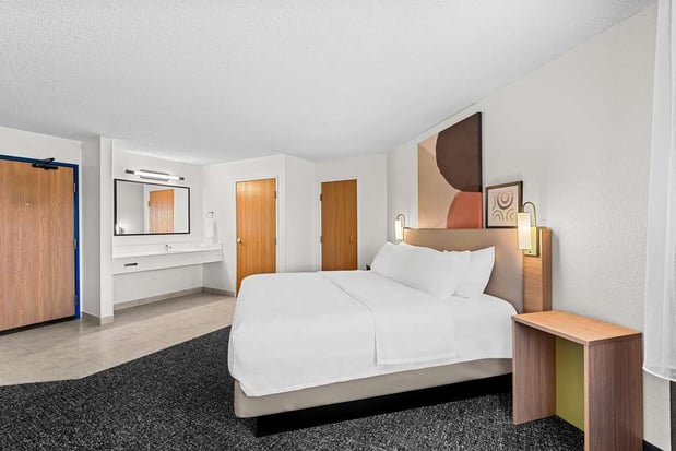 Images Spark by Hilton Cedar Falls