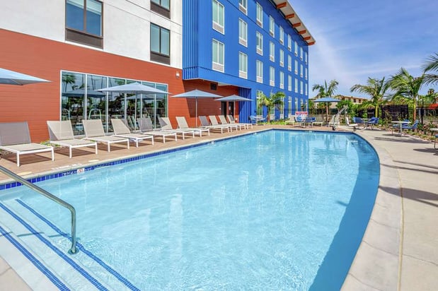 Images Hampton Inn & Suites San Diego Airport Liberty Station
