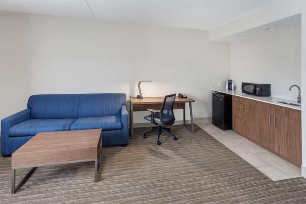 Images Holiday Inn Express & Suites Providence-Woonsocket, an IHG Hotel