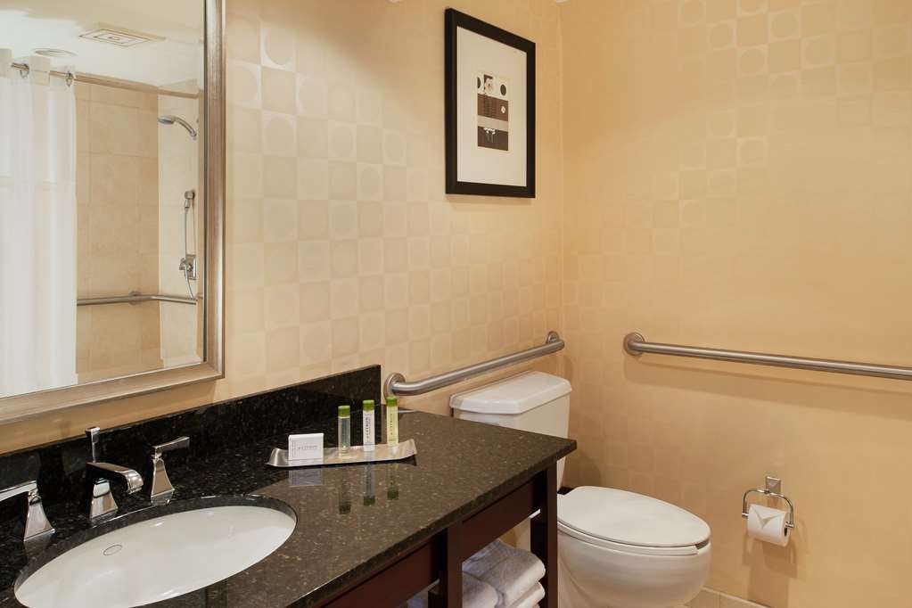 Guest room bath