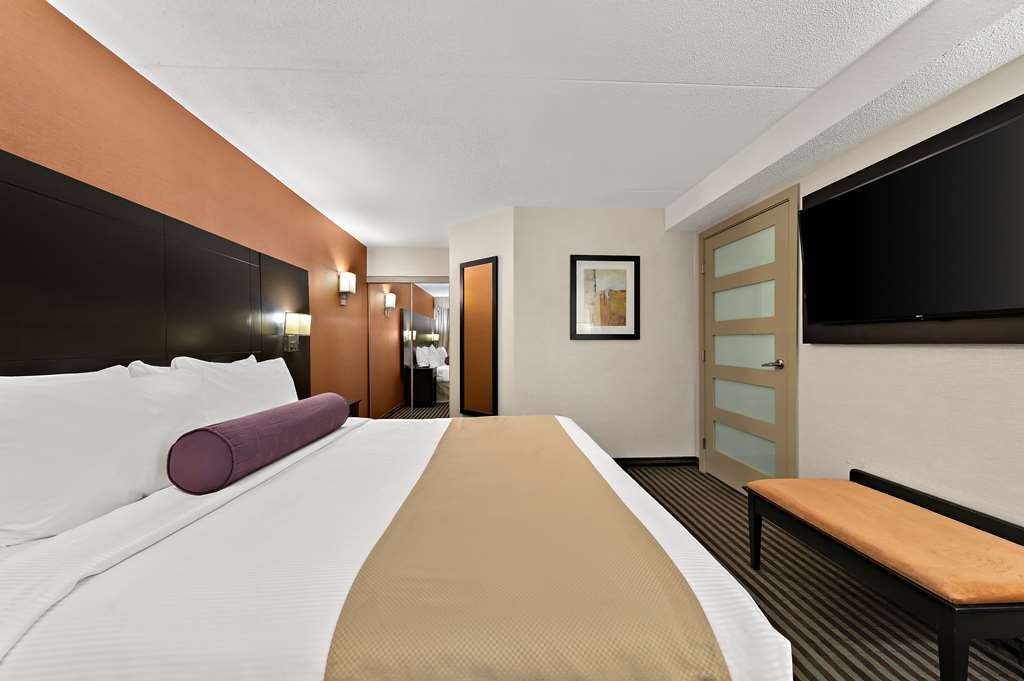 Suite-1 King Bed Best Western Plus Toronto North York Hotel & Suites Toronto (416)663-9500