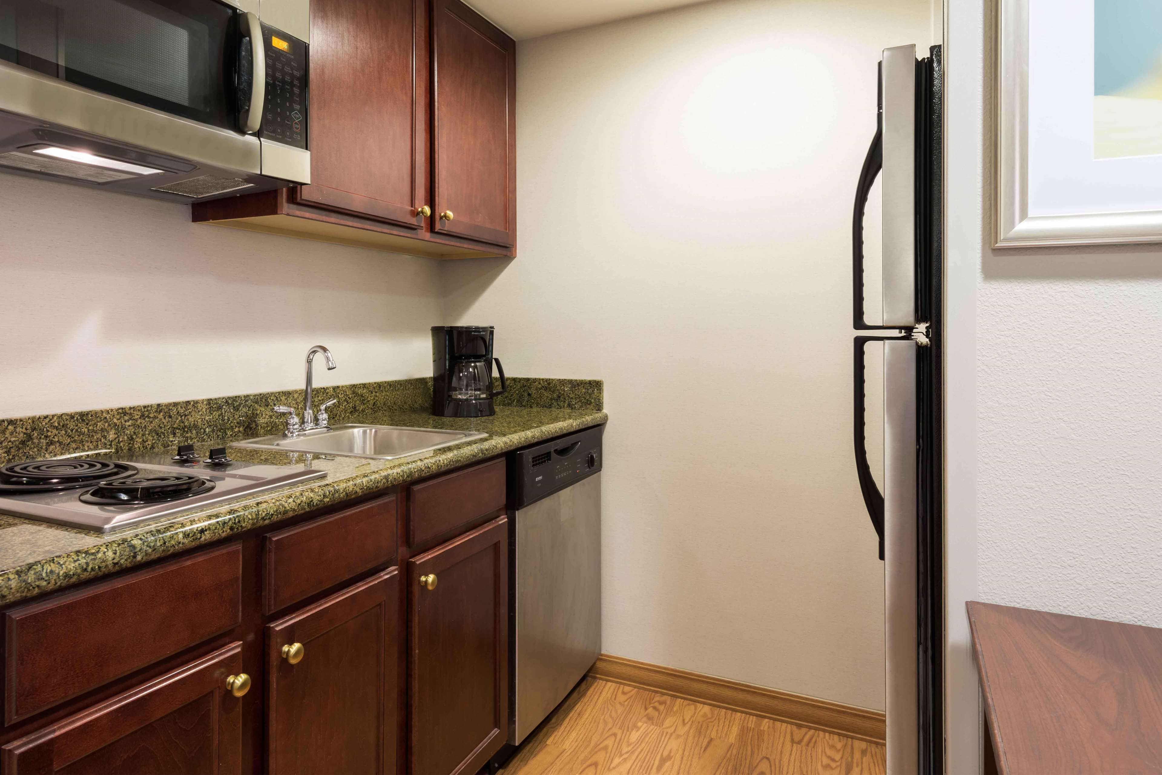 Homewood Suites by Hilton Tampa Airport - Westshore Photo