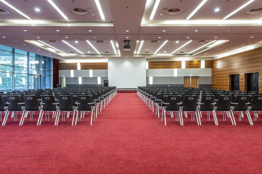 Dow & Jones meeting room theater seating Radisson Blu Hotel, Frankfurt Frankfurt 069 7701550