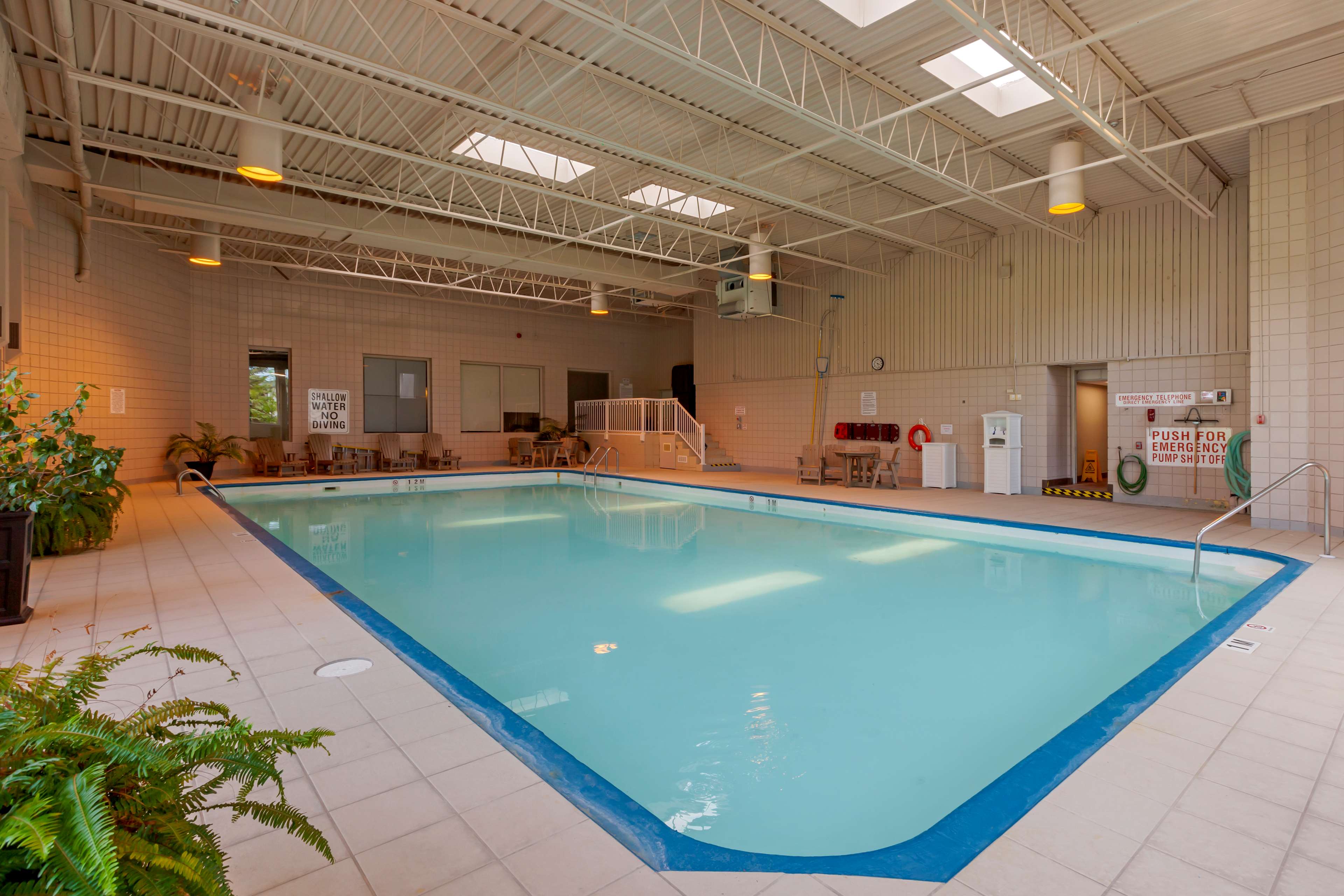 Best Western Plus Mariposa Inn & Conference Centre in Orillia: indoor pool