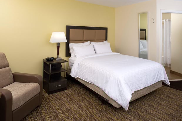 Images Candlewood Suites Olathe - Kansas City Area by IHG