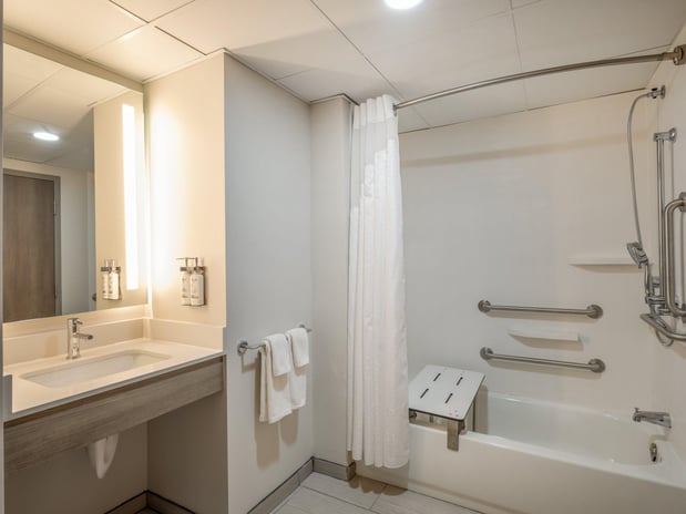 Images Holiday Inn Express & Suites Greensboro-(I-40 @ Wendover) by IHG