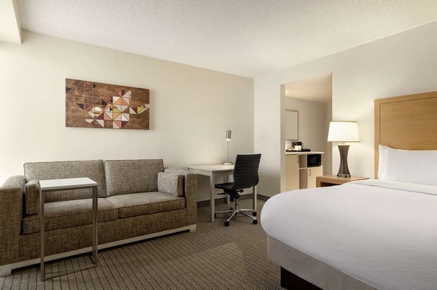 Images Embassy Suites by Hilton Denver International Airport