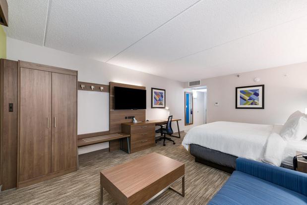 Images Holiday Inn Express Naperville by IHG