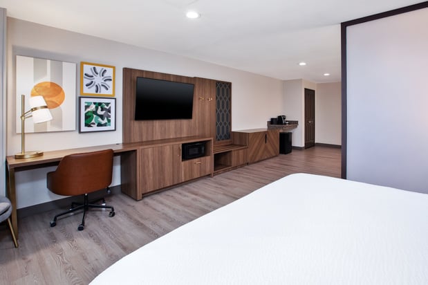 Images Holiday Inn Ontario Airport by IHG