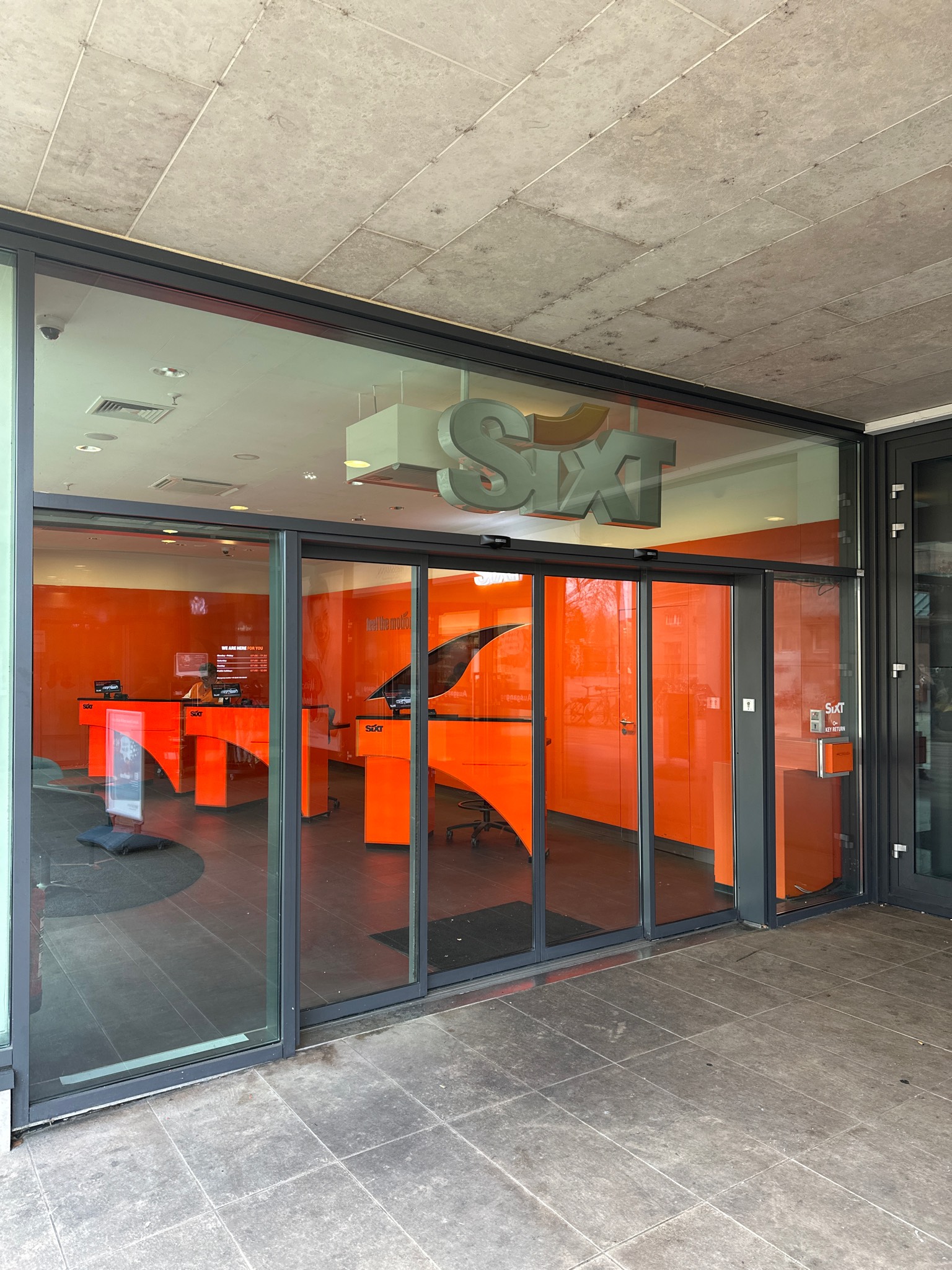 SIXT Autovermietung Wiesbaden Zentrum/Hauptbahnhof, Bahnhofsplatz 3, Lilien-Carre in Wiesbaden