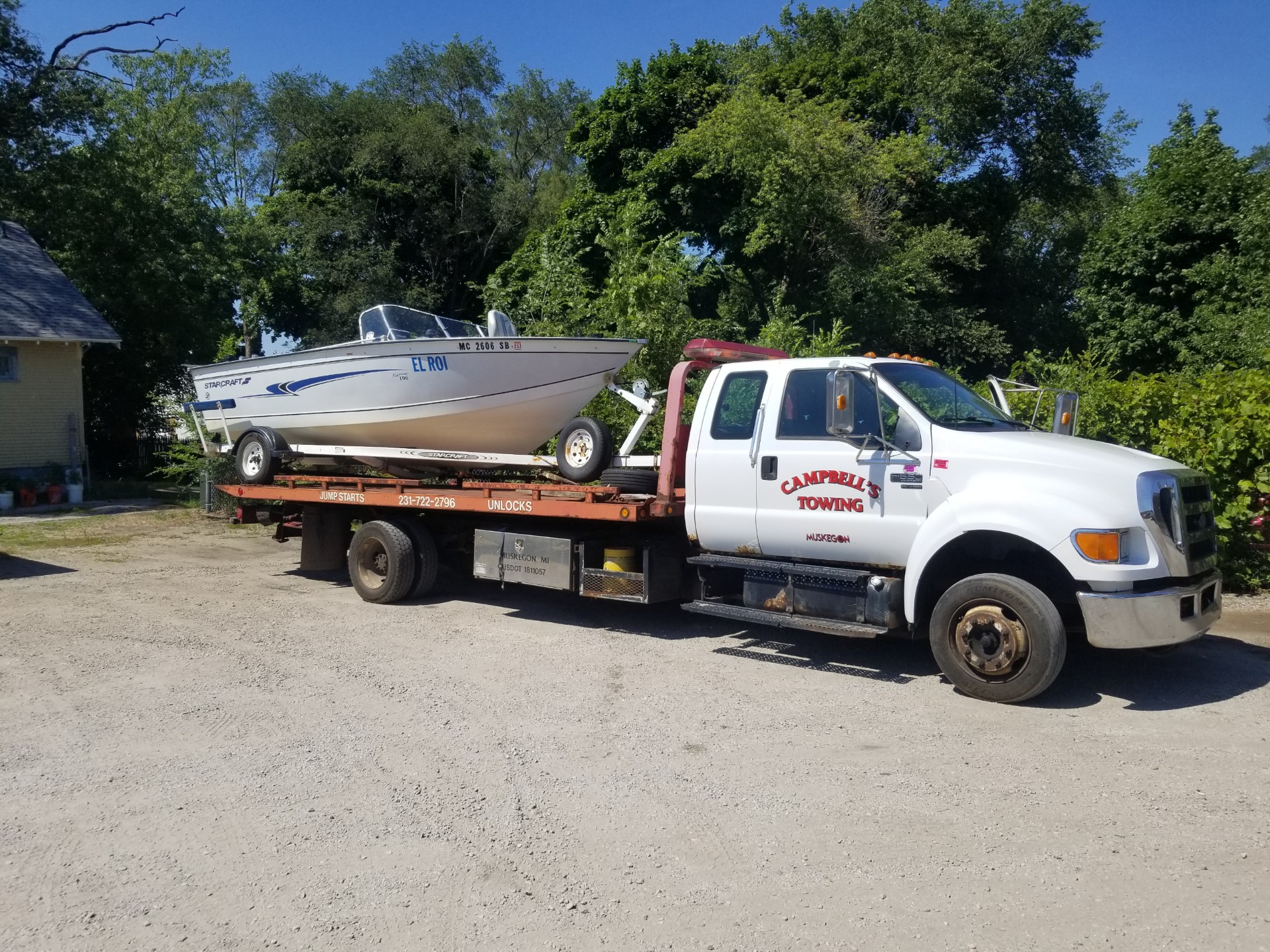 Call now for a reliable towing service!