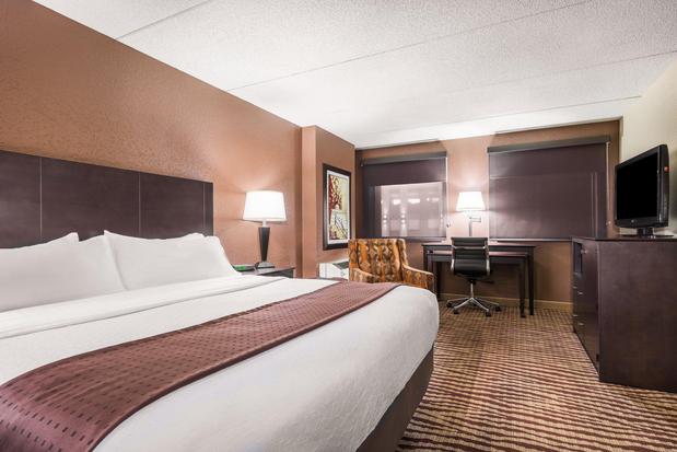 Images Holiday Inn Manitowoc by IHG