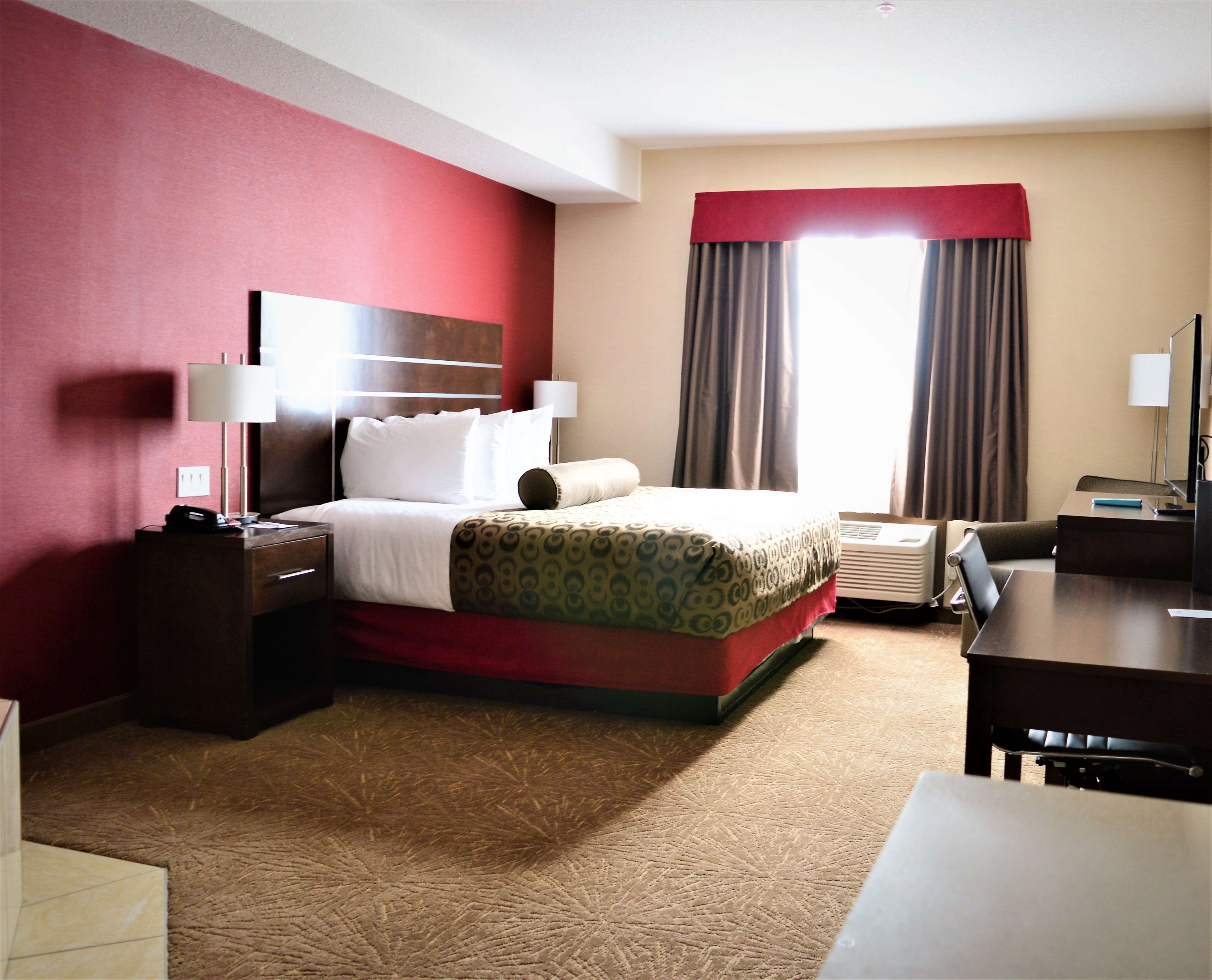 Best Western Plus Kindersley Hotel in Kindersley: King Whirlpool Guest Room