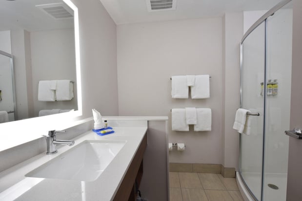 Images Holiday Inn Express & Suites Orlando Southeast by IHG