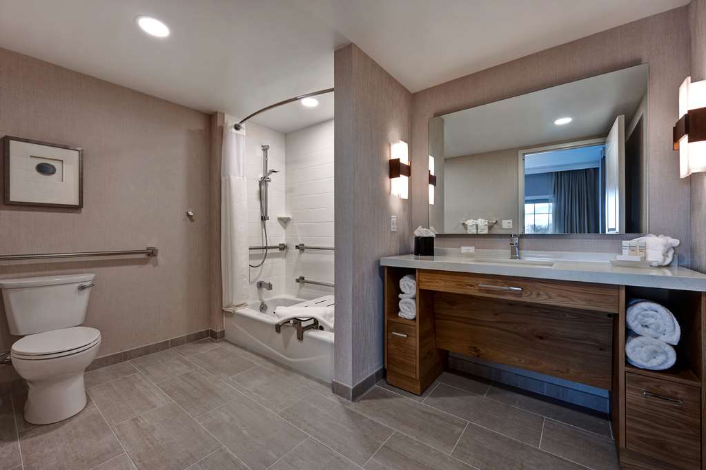 Guest room bath Homewood Suites by Hilton Eagle Boise Eagle (208)938-2838