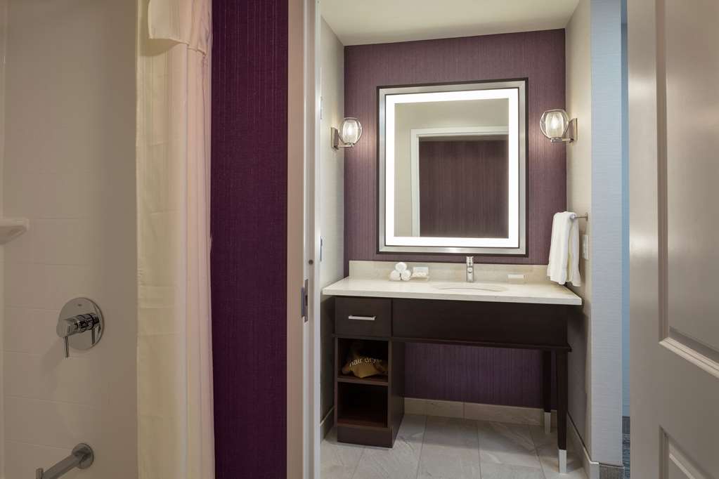 Guest room bath