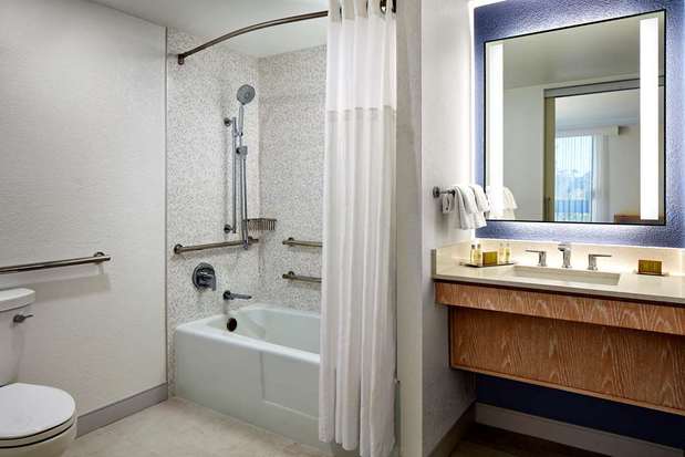 Images Hotel MdR Marina del Rey - a DoubleTree by Hilton