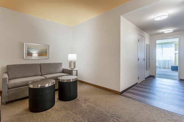 Images Holiday Inn & Suites Cedar Falls-Waterloo Event Ctr by IHG
