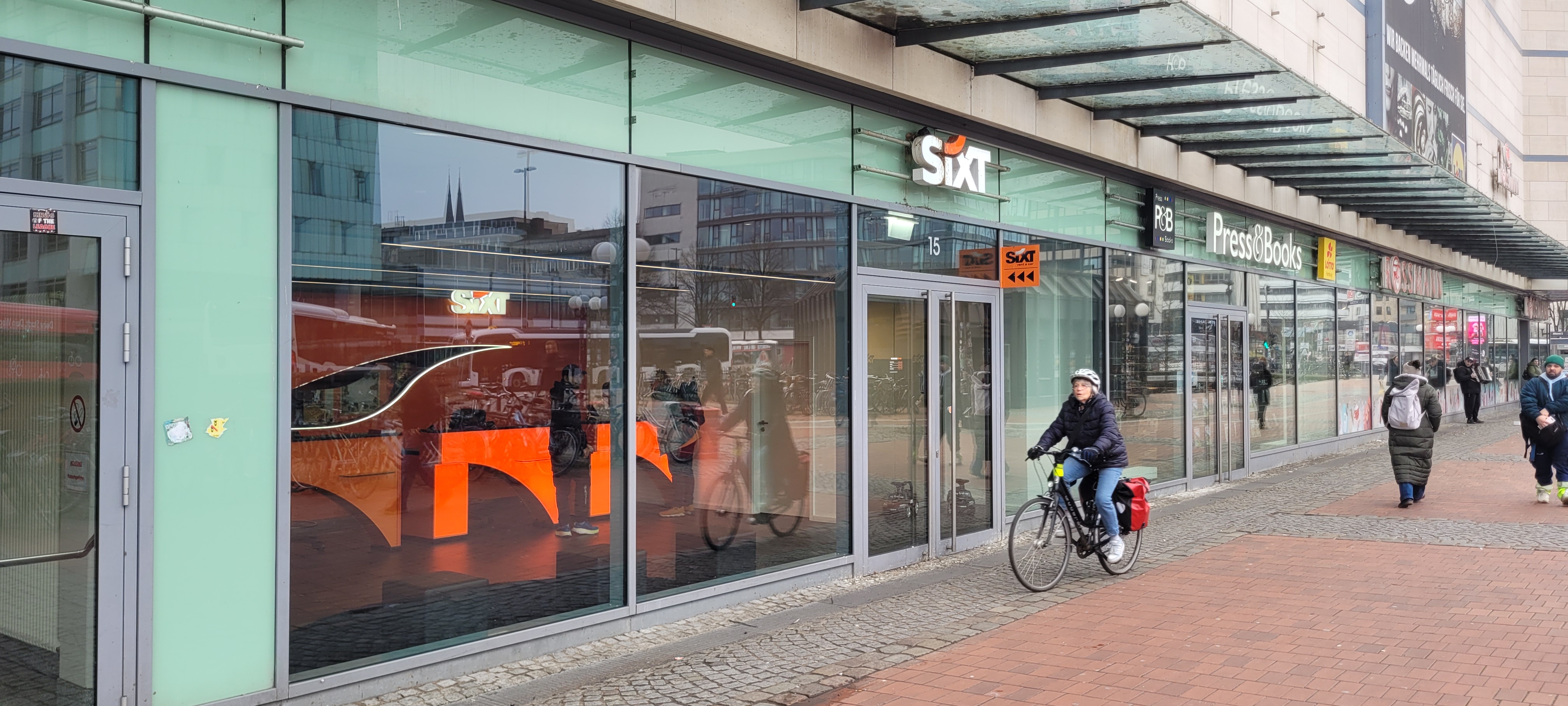 SIXT Autovermietung Hamburg Altona Bahnhof, Paul-Nevermann-Platz 15 in Hamburg