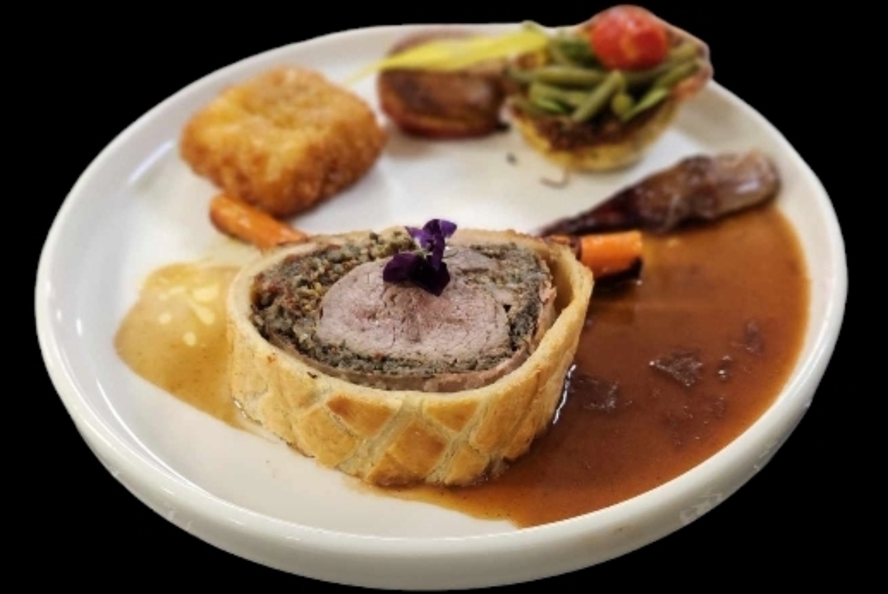 Filet de bœuf Wellington, sauce perrigourdine. Filet de bœuf Wellington, sauce perrigourdine.