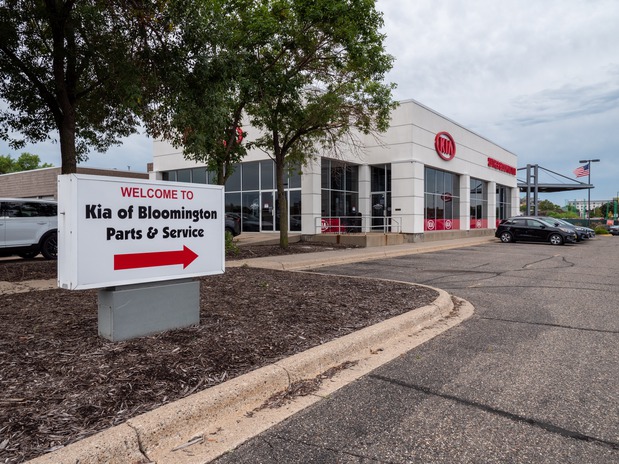 Images Luther Kia of Bloomington