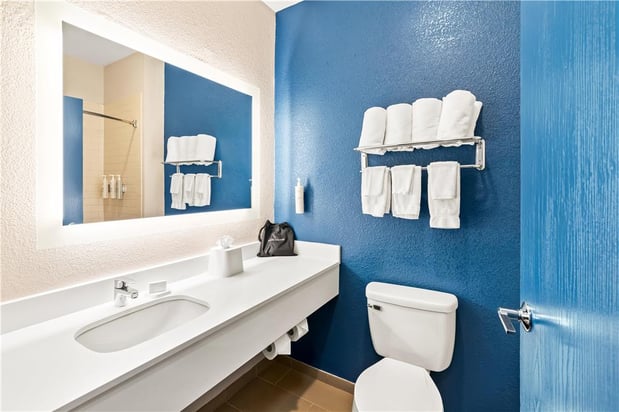 Images Spark by Hilton Round Rock