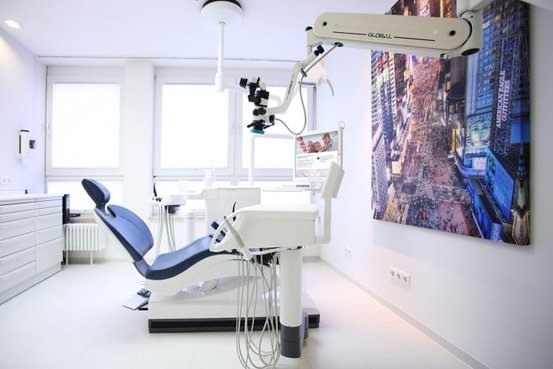 Zahnärzte Dr. Schrott & Kollegen, Euckenweg 31 in Nürnberg